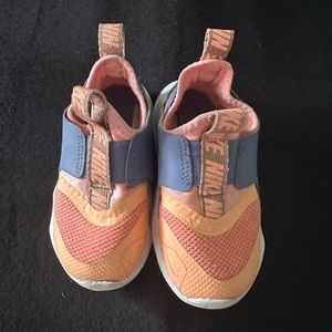 Nike peach toddler 6